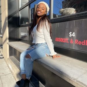 Meet your Posher, Derrika